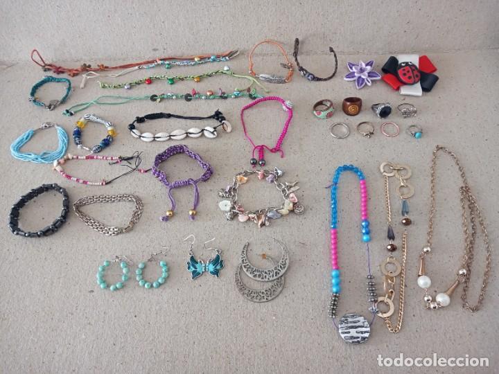 Gioielleria: 15. PULSERAS. 8. ANILLOS. 3 COLLARES. 2 BROCHES. 3 PENDIENTES. BISUTERIA