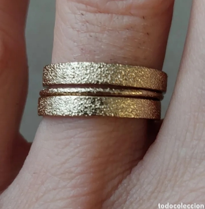 Joaillerie: Tres anillos en metal dorado. LEER DESCRIPCI&Oacute;N Y CONDICIONES ANTES DE PUJAR O COMPRAR.