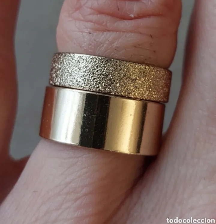 Joaillerie: Dos anillos en metal dorado. LEER DESCRIPCI&Oacute;N Y CONDICIONES ANTES DE PUJAR O COMPRAR.