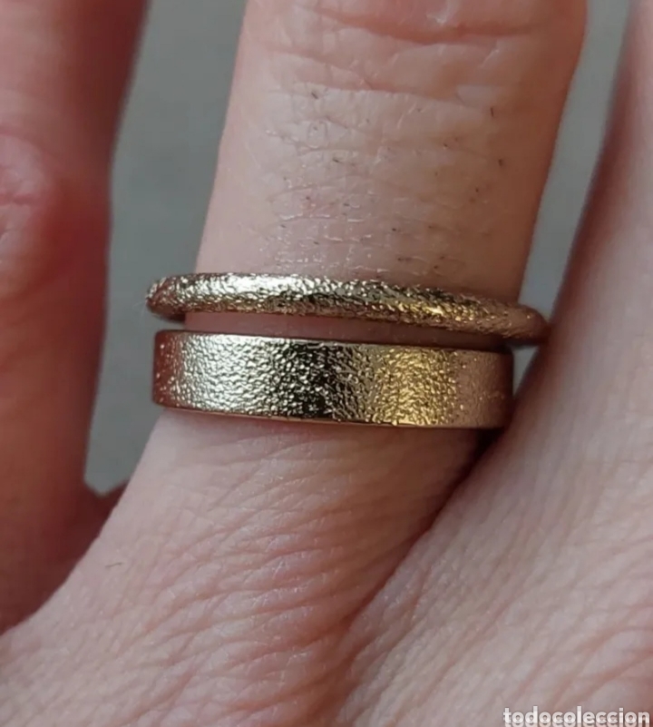 Joaillerie: Dos anillos en metal dorado. LEER DESCRIPCI&Oacute;N Y CONDICIONES ANTES DE PUJAR O COMPRAR.