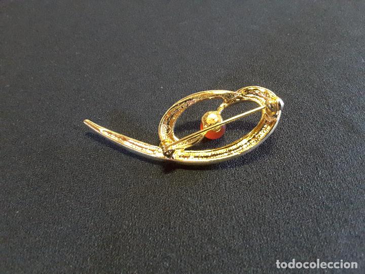 Joyeria: Aguja color oro con &aacute;gata roja - Foto 2