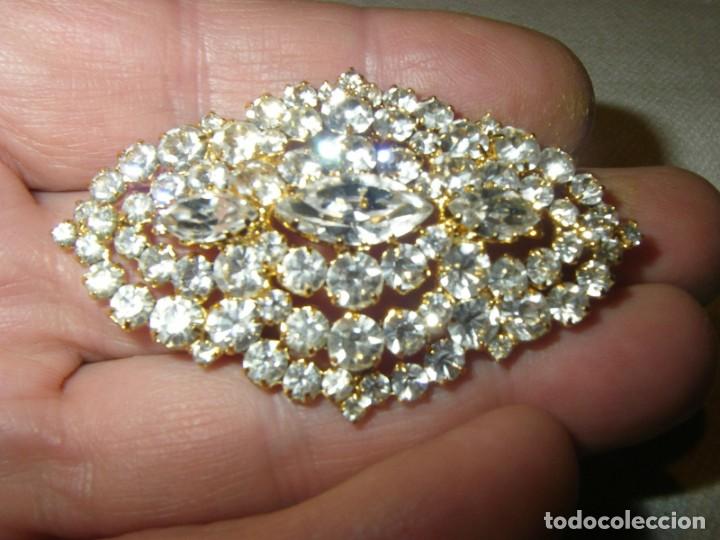 Gioielleria: Precioso broche de metal dorado con cristales 6,5 x 4 cm