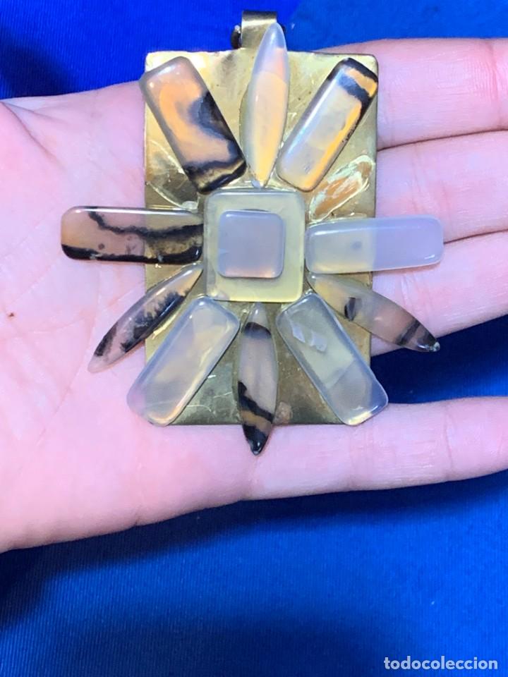 Schmuck: COLGANTE METALICO LATON PIEDRAS PULIDAS AGATA ESTRELLA a&ntilde;os 60 70 6X6CMS