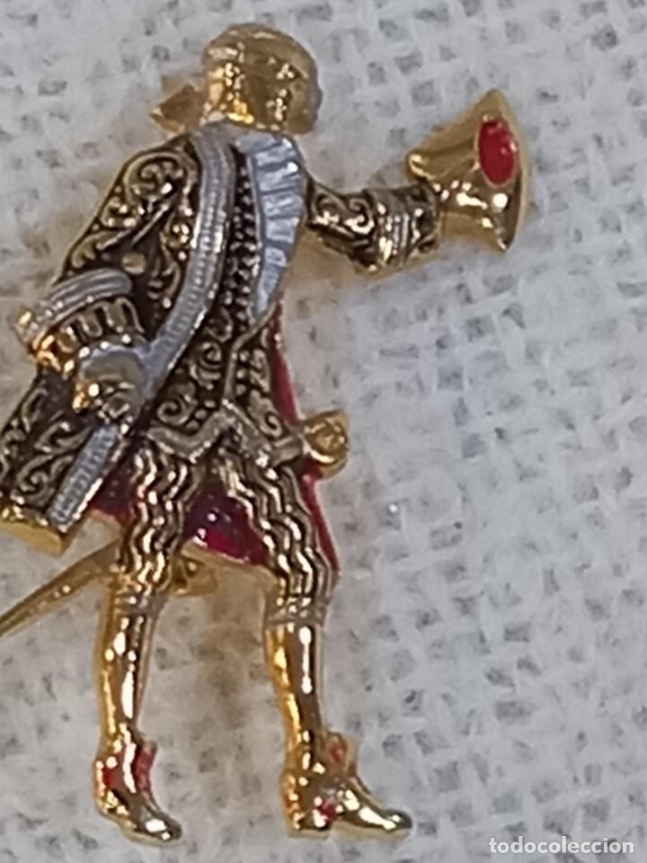 Joyeria: BROCHE (CABALLERO-&Eacute;POCA) DORADO - Foto 2