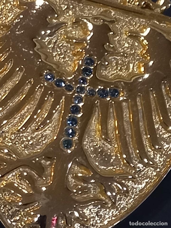 Joyeria: BROCHE (ESCUDO CON &Aacute;GULA) G.DORADO - Foto 2
