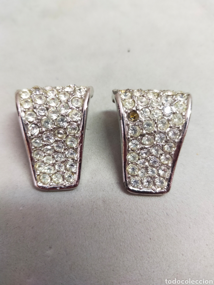 Schmuck: PENDIENTES DE CLIP. BISUTERIA. EN METAL CON CRISTALES TALLADOS.
