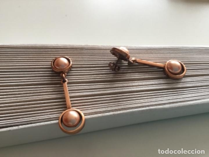 Joyeria: PENDIENTES DE METAL COBRE Y PERLAS A TONO - Foto 3