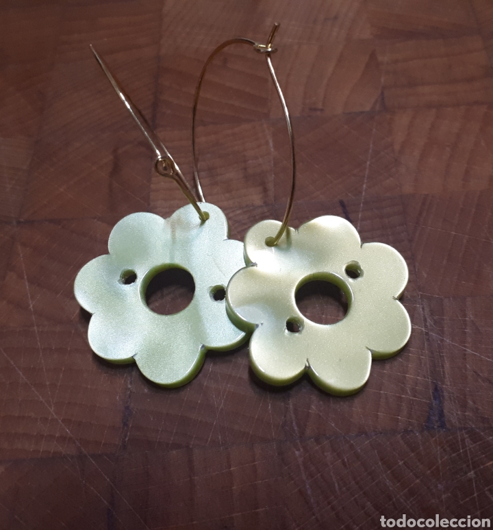 Schmuck: Pendientes aros flores amarillas nacaradas de Janil