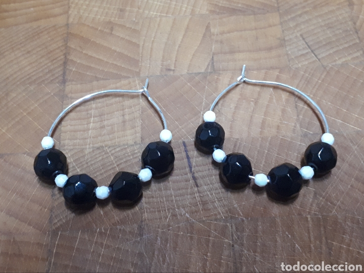 Gioielleria: Pendientes aros cuentas blanco y negro de Janil