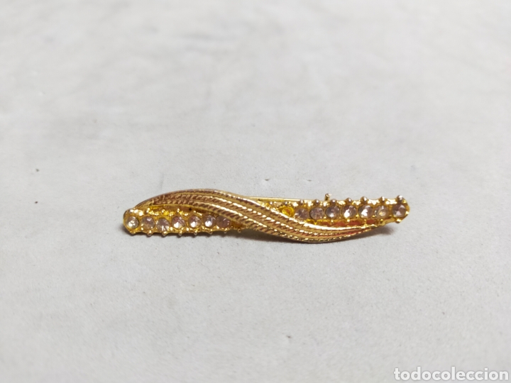 Joalharia: BROCHE DE BISUTERIA EN METAL DORADO Y CIRCONITAS.