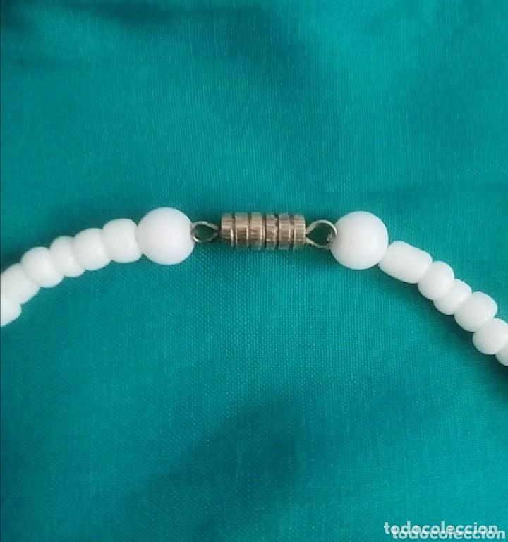 Joyeria: Lindo collar de cuentas blancas. 65cm de largo y cierre de rosca - Foto 3