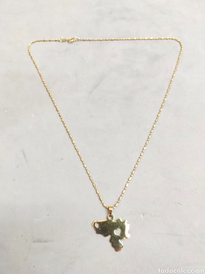 Joyeria: COLGANTE CON CADENA EN METAL DORADO. - Foto 2