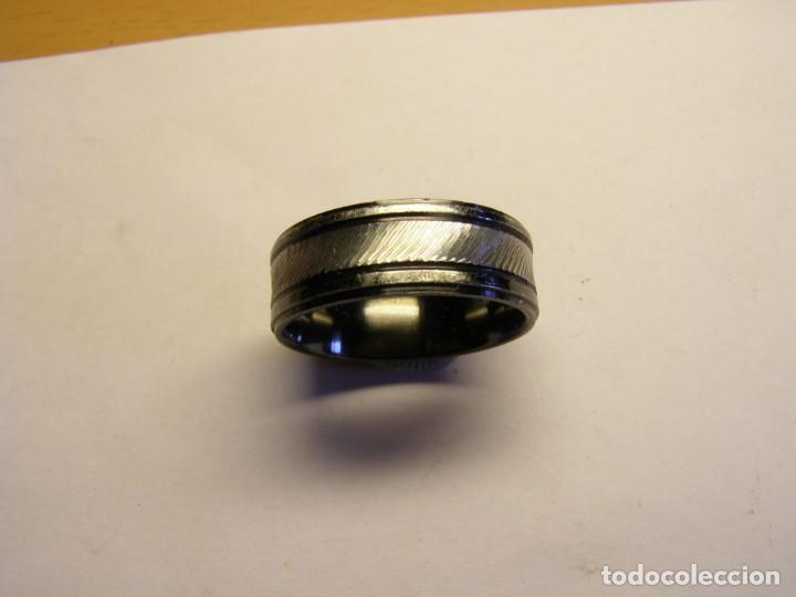 Joyeria: Anillo de acero inoxidable, en parte pavonado. - Foto 3