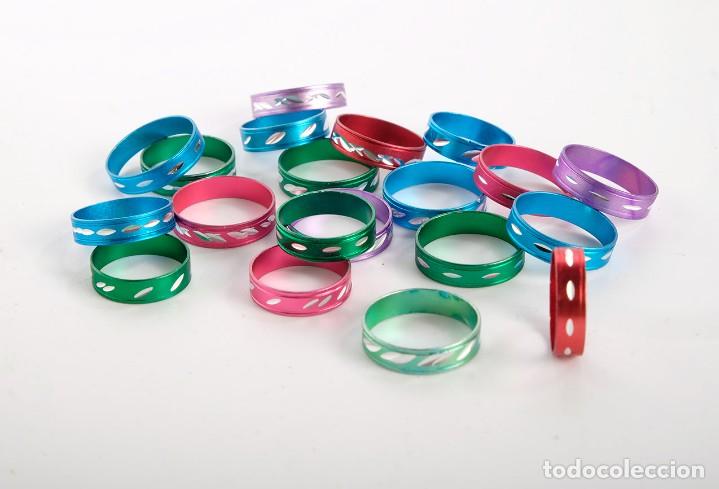 Schmuck: Lote de 20 anillos de aluminio anodizado de colores variados. Nuevos