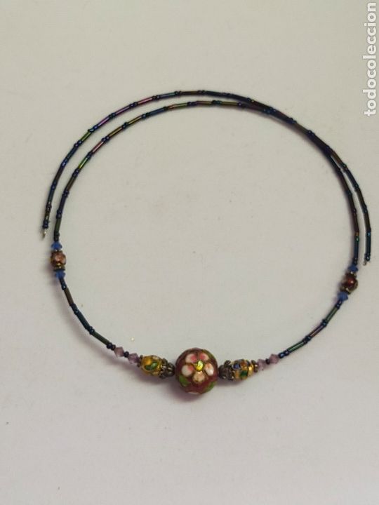 Joaillerie: GARGANTILLA DE BISUTERIA, BOLAS DE METAL EN CADENA SEMIRRIGIDA EXTENSIBLE CON CUENTAS.