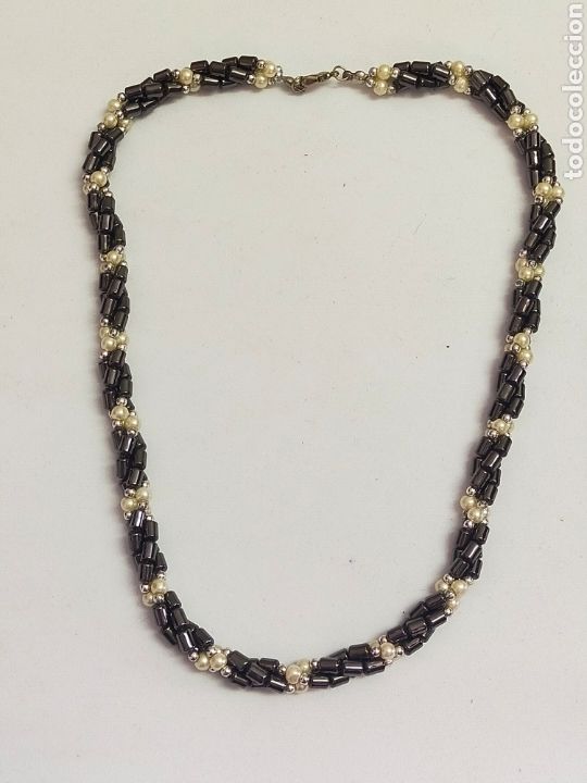 Joaillerie: COLLAR GARGANTILLA EN COLORES GRIS Y BLANCO. BISUTERIA..