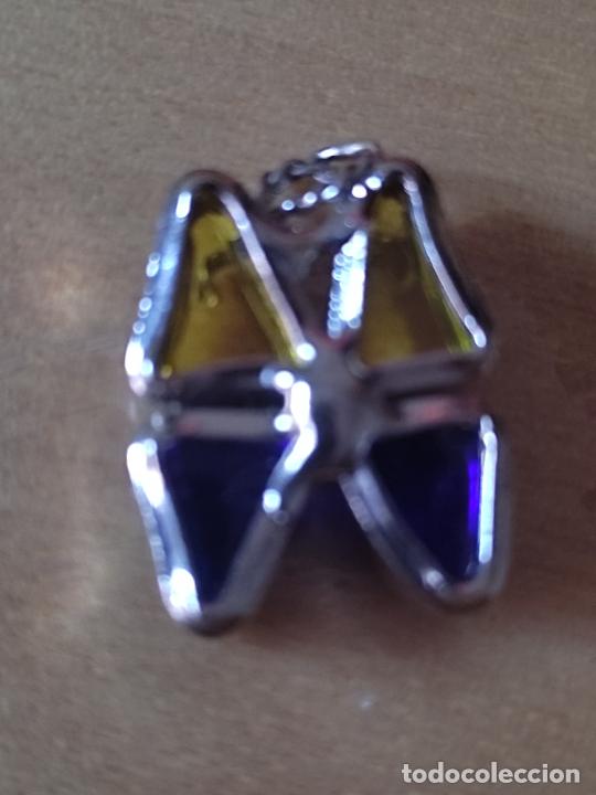 Joaillerie: MARIPOSA METAL CRISTAL AZUL AMARILLO FANTASIA 2,3 CM APX ALTO COLGANTE RAREZA PRECIOSO DISE&Ntilde;O