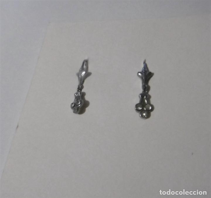 Gioielleria: JUEGO DE PENDIENTES BISUTERIA - A&Ntilde;OS 40 - DE LA CASA - J. G. B.-SIN USAR - LARGO 2.50 CM