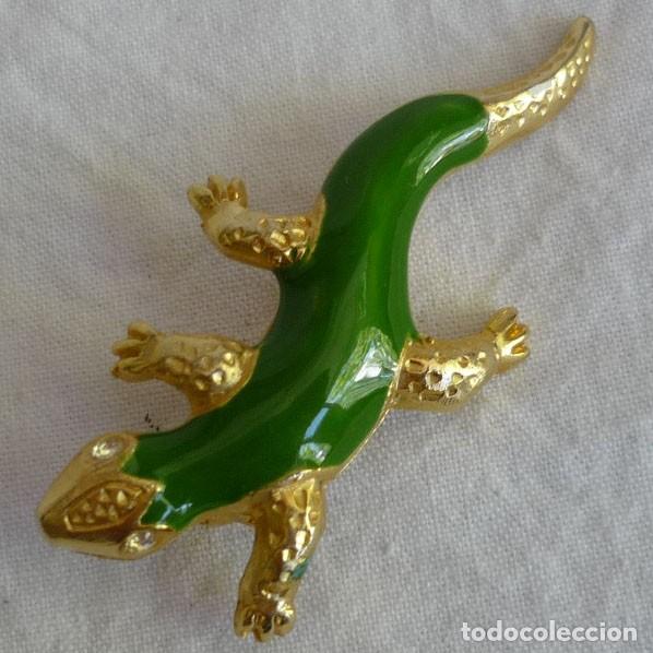 Gioielleria: Broche en forma de lagarto metal dorado y lacado verde
