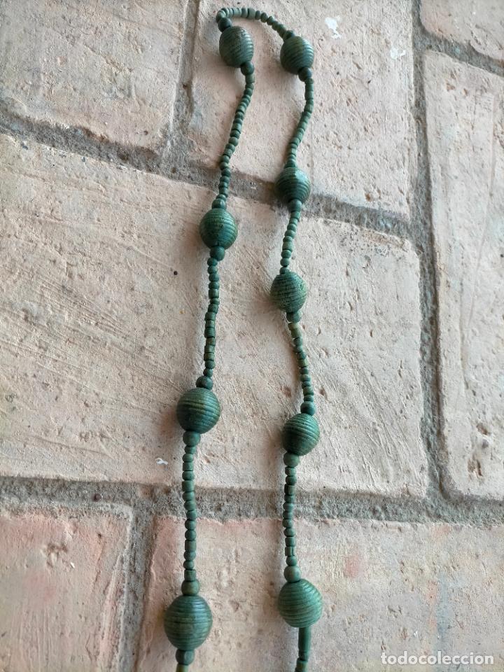 Joyeria: Collar de madera con borlas bolas vintage y perlitas de madera - Foto 3