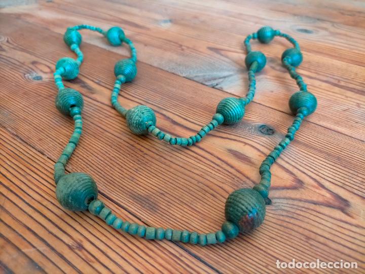 Joyeria: Collar de madera con borlas bolas vintage y perlitas de madera - Foto 1