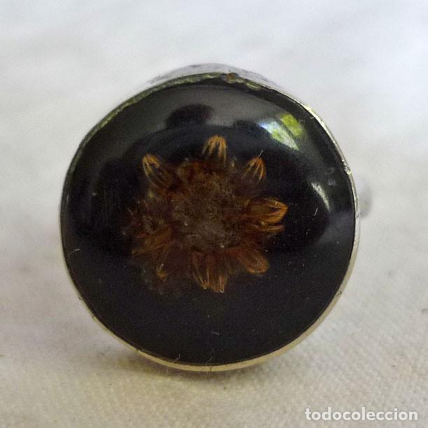 Gioielleria: Anillo de alpaca con flor seca