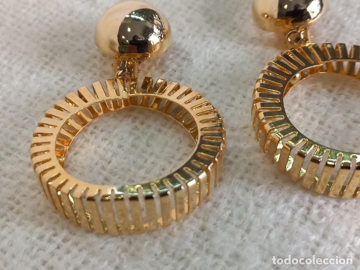 Joyeria: PENDIENTES-LARGOS (ARILLA DENTADA-CALADA) dorada - Foto 4