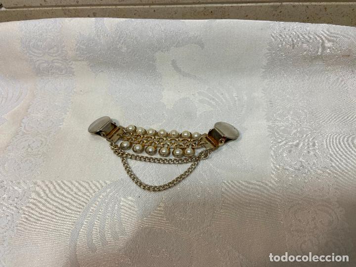 Schmuck: 70.- Cierre de capa o pelerina. Perlas