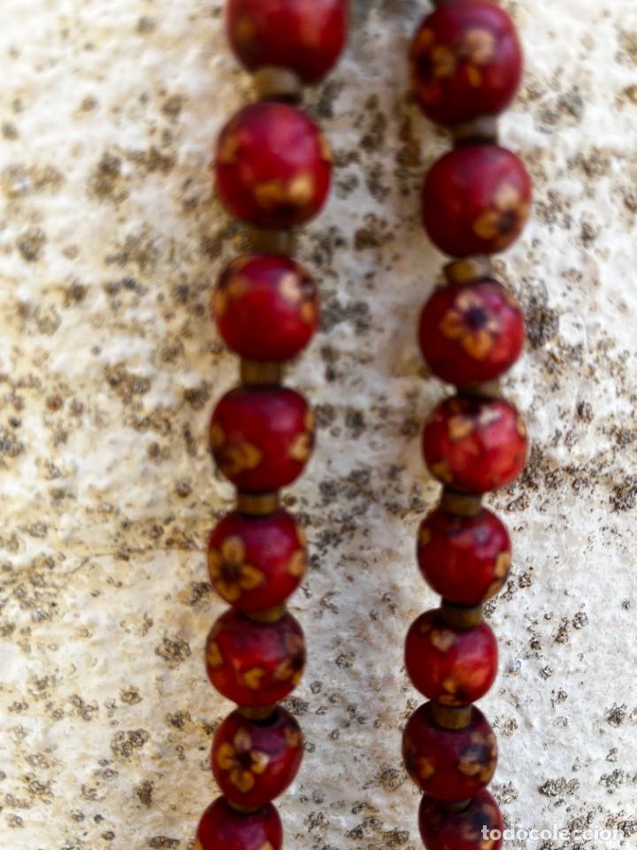 Joyeria: Collar de cuentas de madera pintada con flor, vintage. - Foto 2