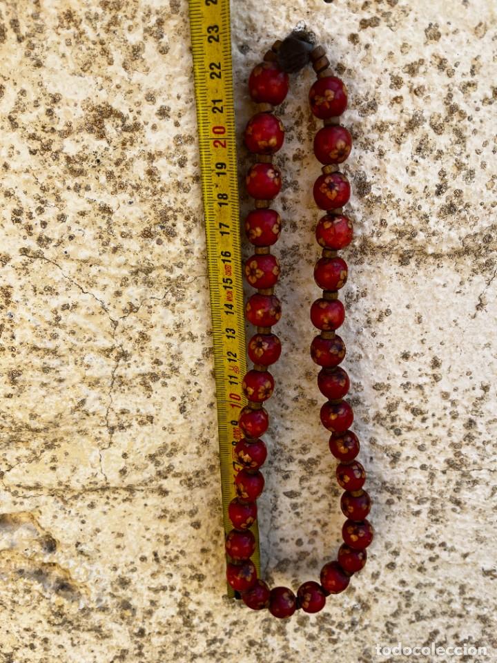 Joyeria: Collar de cuentas de madera pintada con flor, vintage. - Foto 3