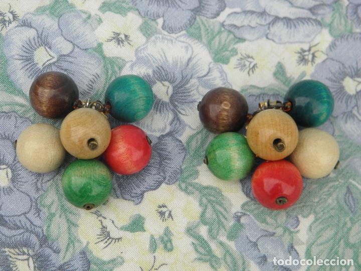 Joyeria: Antiguos pendientes de bolas de madera de colores - Foto 1