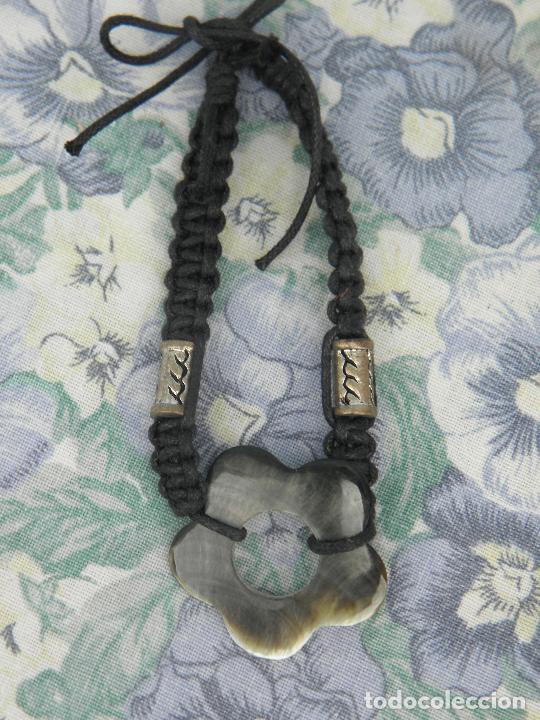 Joyeria: Pulsera de cord&oacute;n trenzado con flor de n&aacute;car - Foto 1