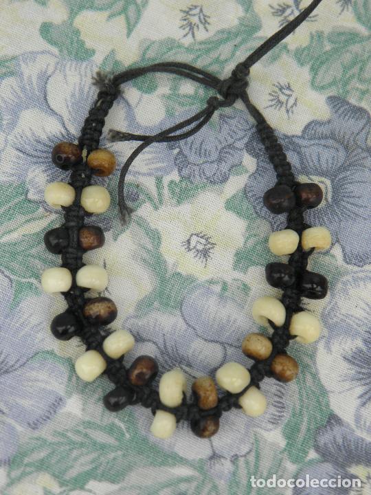 Joyeria: Pulsera de cord&oacute;n trenzado con cuentas de madera - Foto 1