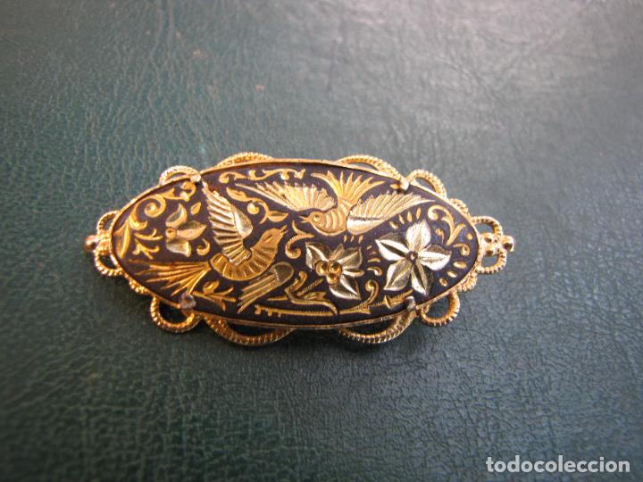 Gioielleria: 40.- Broche damasquinado. Toledo. P&aacute;jaros. Impecable