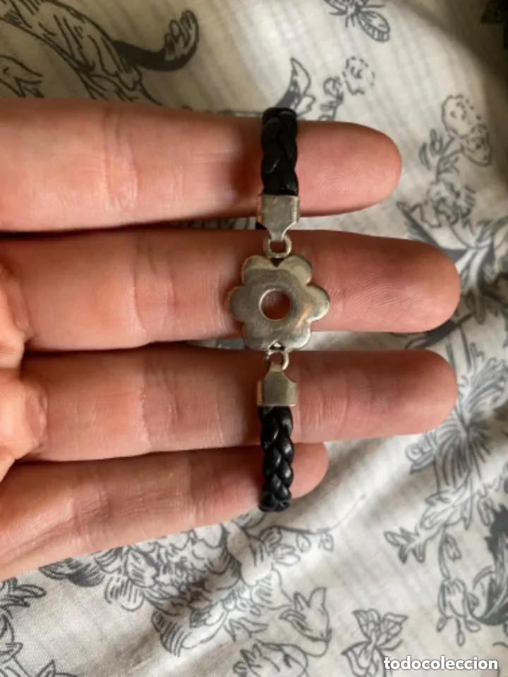 Joyeria: BONITA PULSERA MARGARITA CUERO Y PLATA?
