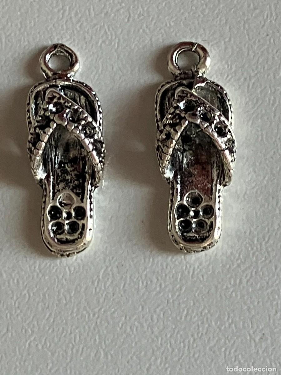 Schmuck: Lote 2 charms plata tibetana sandalia. Abalorio colgante. Bisuteria Vintage.