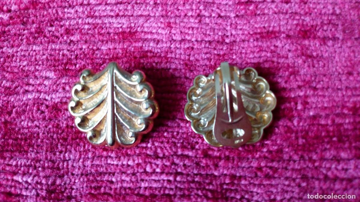 Joyeria: PENDIENTES DE METAL DORADO CON FORMA DE HOJA - Foto 2