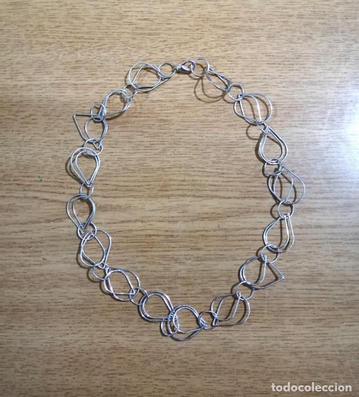 Joyeria: COLLAR MET&Aacute;LICO PLATEADO, FORMAS GEOM&Eacute;TRICAS. - Foto 4