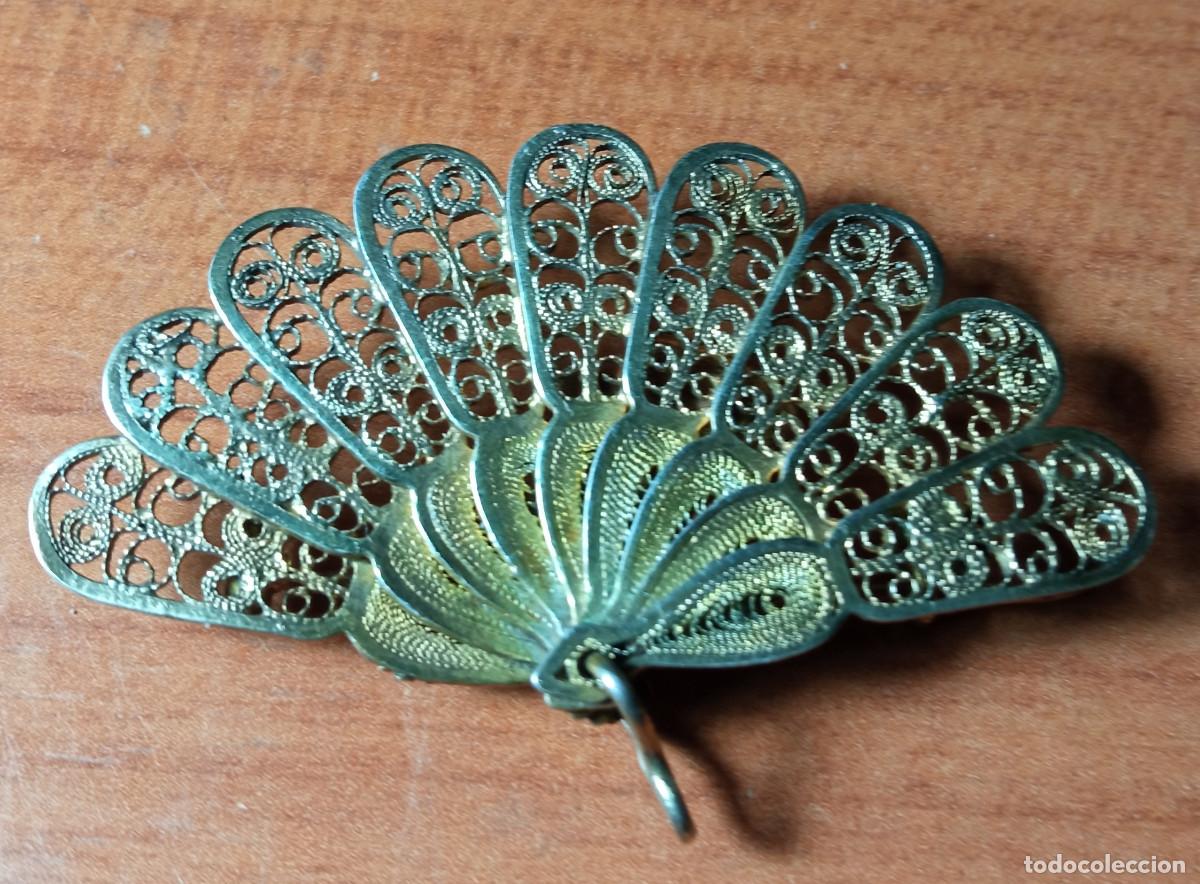 Schmuck: Broche,abanico en filigrana de plata dorada