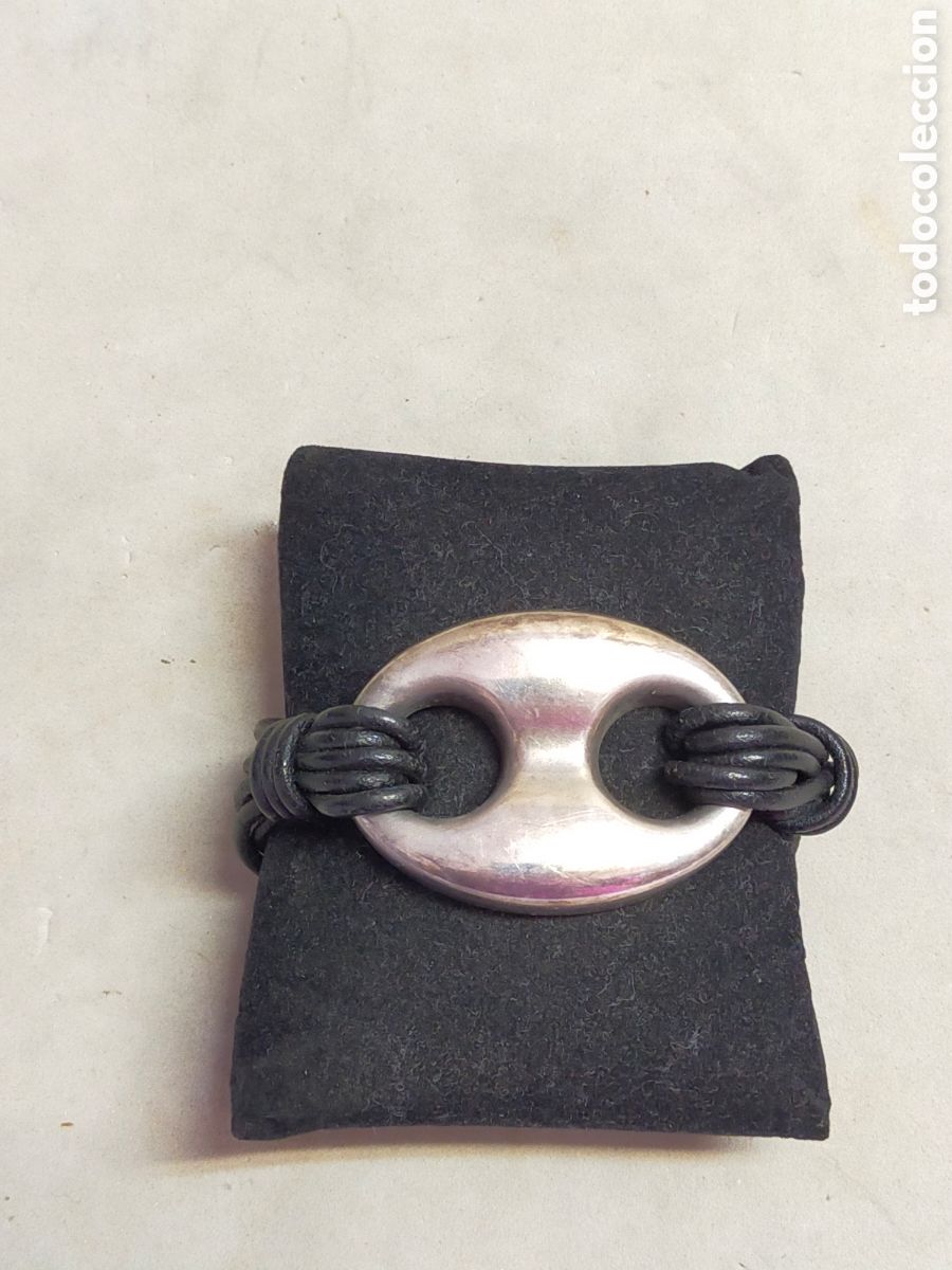 Joyeria: PULSERA DE METAL Y CUERO.