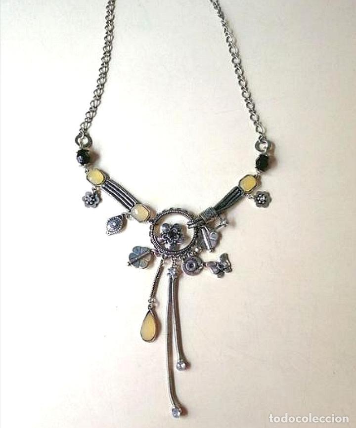 Joyeria: COLLAR CORTO PLATEADO CON COLGANTES. - Foto 2