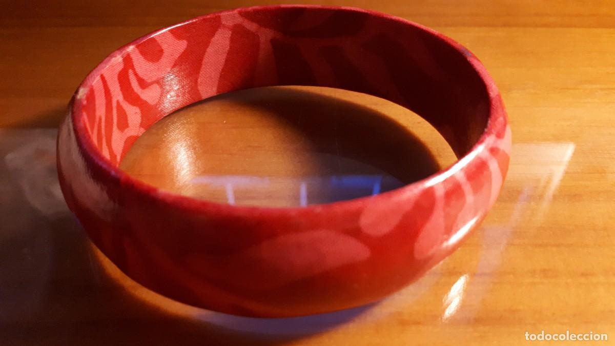 Joyeria: PULSERA DE MADERA R&Iacute;GIDA EN TONOS ROSA - VINTAGE. - Foto 2