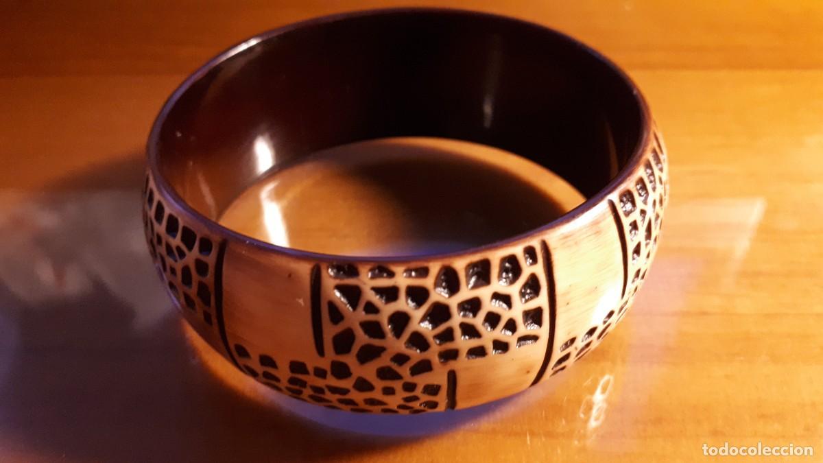 Joyeria: PULSERA DE MADERA R&Iacute;GIDA EN TONOS MARR&Oacute;N - ESTILO AFRICANO. - Foto 1