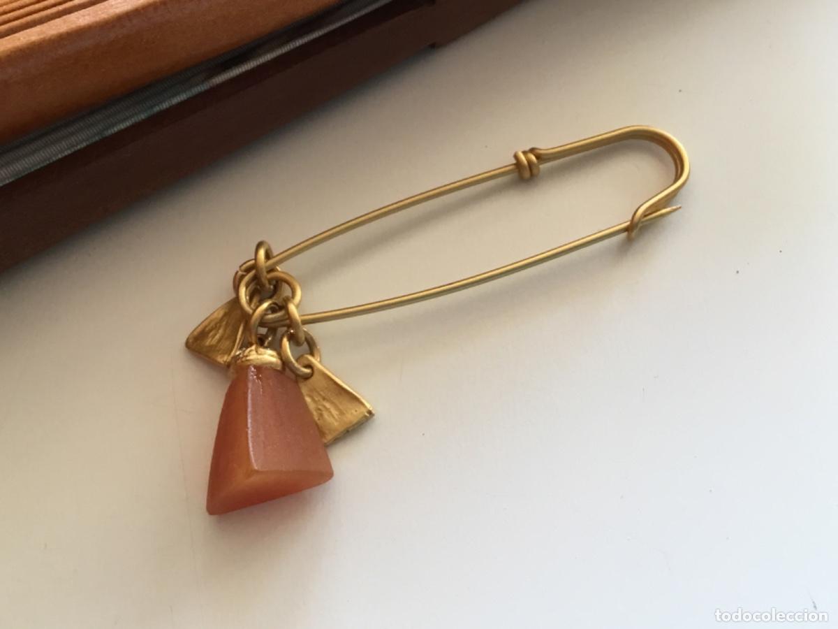 Joyeria: BROCHE AGUJON CON COLGANTE - Foto 2