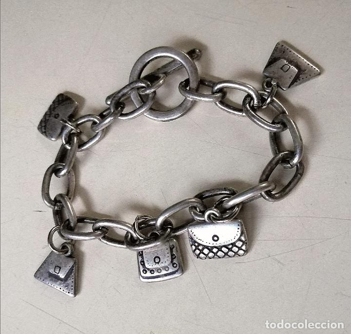 Joyeria: PULSERA METAL PLATEADA CON COLGANTES. - Foto 1