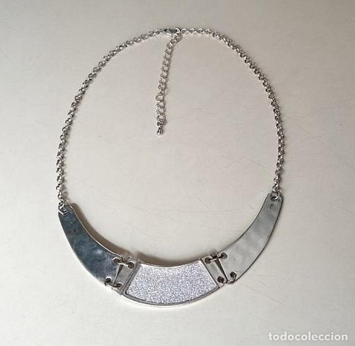 Joyeria: COLLAR CORTO PLATEADO, MET&Aacute;LICO. - Foto 2