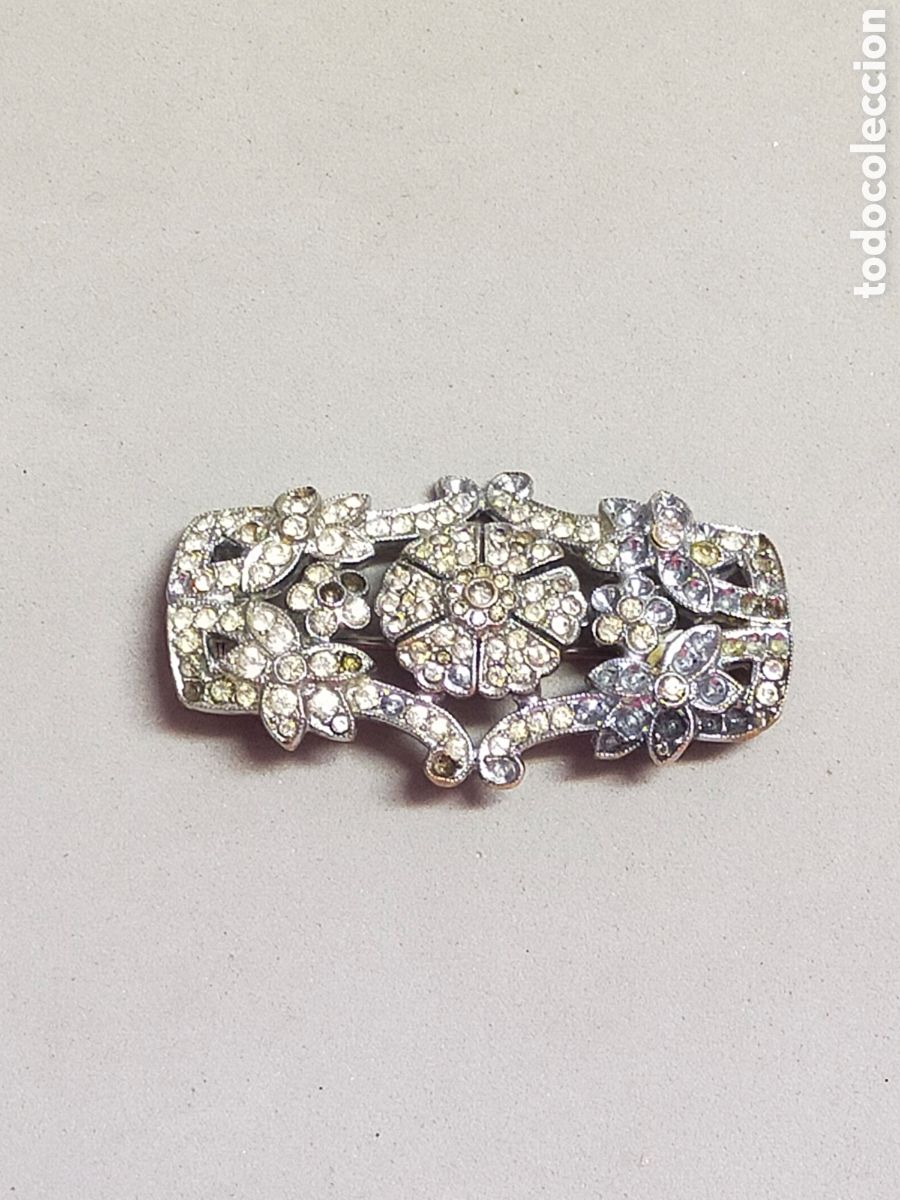 Joyeria: BROCHE DE BISUTERIA EN METAL CON CRISTALES.