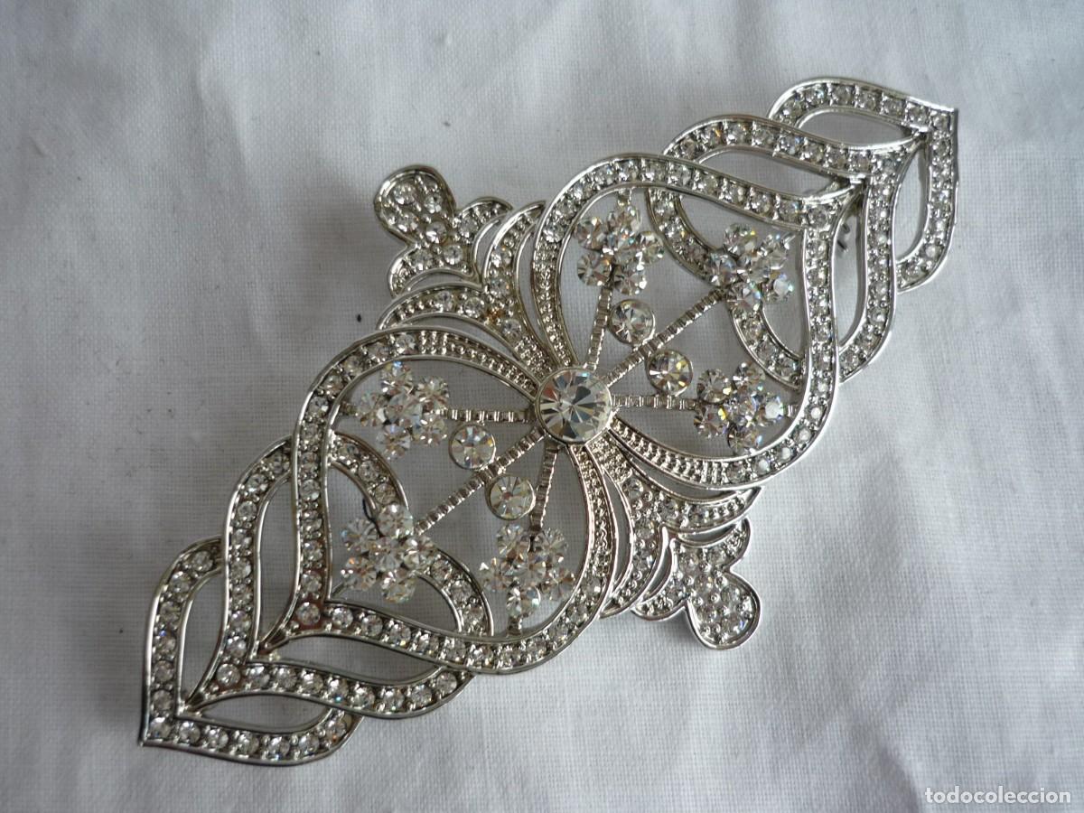 Joyeria: Broche en metal plateado y pedrer&iacute;a - Foto 2