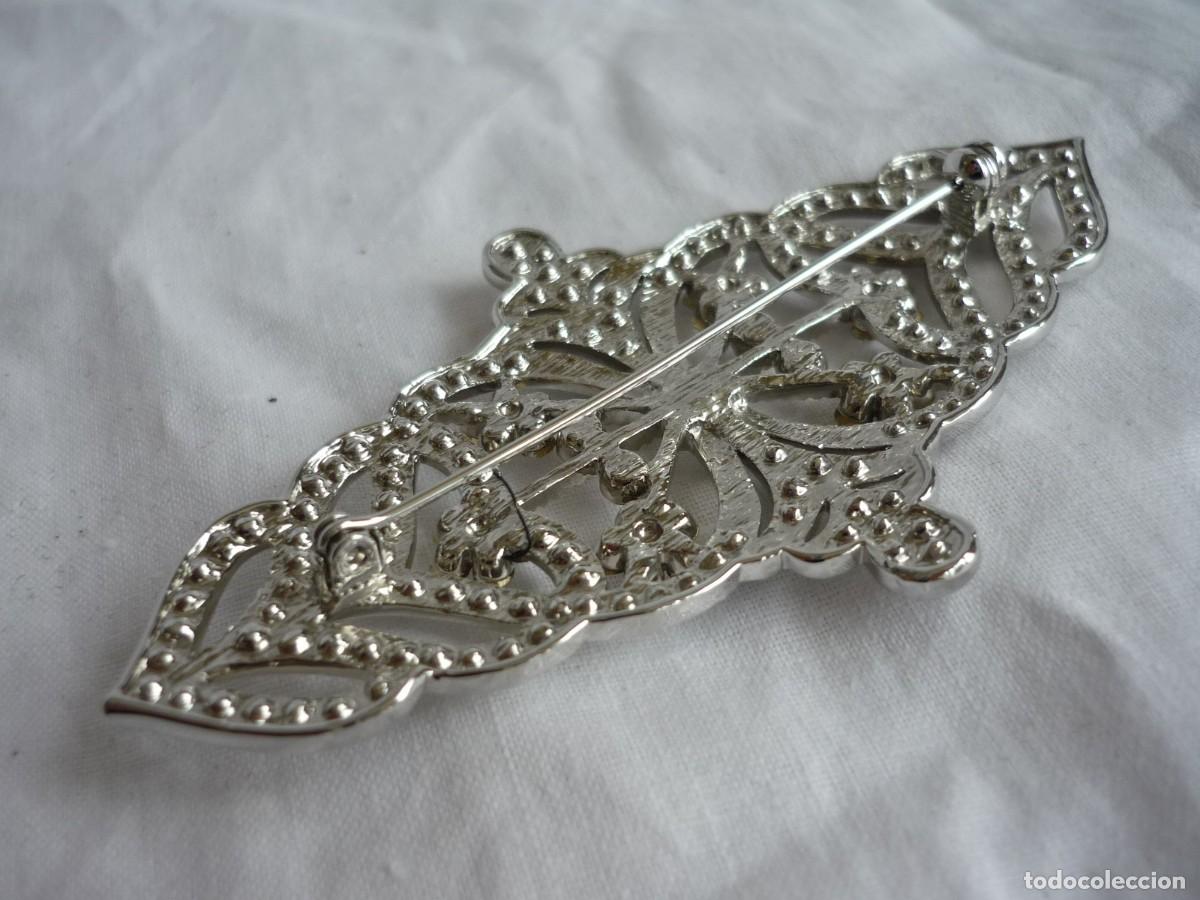 Joyeria: Broche en metal plateado y pedrer&iacute;a - Foto 5