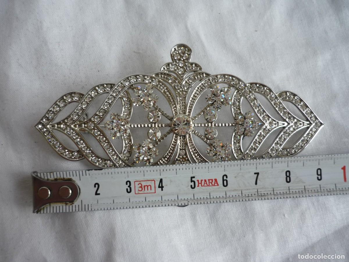 Joyeria: Broche en metal plateado y pedrer&iacute;a - Foto 6